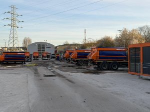 Ogień wybuchł w pobliżu bazy LIZUD (fot. Marcin Mielewski / ZDM)