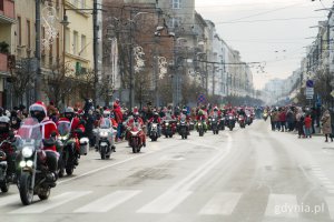 Przejazd przez Gdynię w ramach 23. edycji akcji &bdquo;Mikołaje na motocyklach&rdquo; (fot. Paweł Budziński)