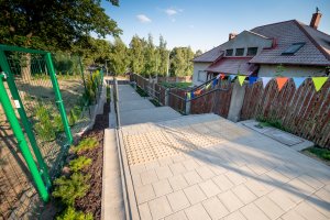 Nowopowstały chodnik na ul. Makowskiego na Oksywiu (fot. archiwum gdynia.pl)