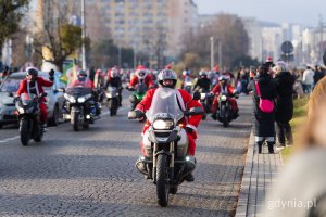 Przejazd przez Gdynię w ramach 23. edycji akcji &bdquo;Mikołaje na motocyklach&rdquo; (fot. Paweł Budziński)