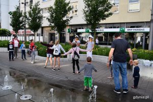 27 czerwca odbyło się pierwsze spotkanie z cyklu „Chodźcie na plac Kaszubski” skierowane do dzieci, młodzieży i dorosłych // fot. Michał Puszczewicz