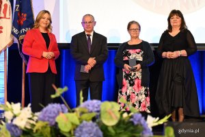 Uroczystość wręczenia odznak honorowych w Sali Koncertowej Portu Gdynia w ramach gdyńskich obchodów 45. rocznicy zakończenia strajków i podpisania porozumień sierpniowych (fot. Michał Puszczewicz)