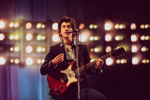 Alex Turner, lider zespołu Arctic Monkeys, podczas koncertu na Open'er Festivalu 2023 // fot. Piotr Tarasewicz/ facebook.com/openerfestival
