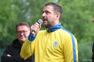 XII Spotkanie Międzypokoleniowe kibiców Arki Gdynia na słynnej „Górce” przy ulicy Ejsmonda – prezes klubu Wojciech Pertkiewicz (fot. Michał Puszczewicz)