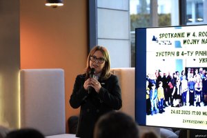 Wiceprezydentka Gdyni Oktawia Gorzeńska przemawia w Muzeum Miasta Gdyni