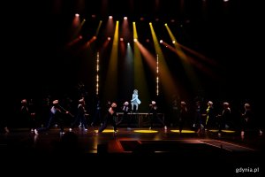 Zdjęcie z pr&oacute;by koncertu sylwestrowego &bdquo;Muzyczny swojemu miastu na 100-lecie&rdquo;. Scena zbiorowa