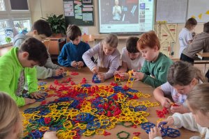 Szkolny Festiwal Nauki w Gdyni! Na zdjęciu prezentacje w SP 51 (fot. SP 51)    