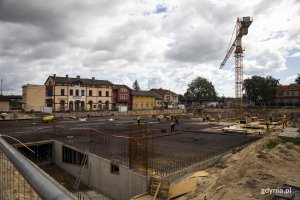 Prace przy realizacji parkingu podziemnego węzła integracyjnego Gdynia Chylonia pod koniec lipca 2020 roku. Fot. Przemysław Kozłowski