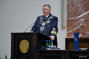prof. dr hab. inż. kpt. ż. w. Adam Weintrit &ndash; rektor Uniwersytetu Morskiego w Gdyni podczas uroczystości nadania tytułu doktora honoris causa Uniwersytetu Morskiego dr. Yohei Sasakawie 