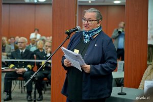 Anna Stelmaszyk-Świerczyńska, dyrektor Urzędu Morskiego w Gdyni, podczas otwarcia konferencji na temat materiał&oacute;w niebezpiecznych w Bałtyku