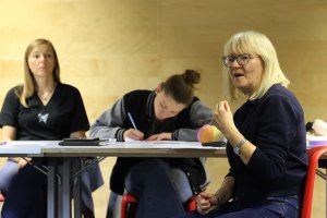 STEAM w Gdyni – kadra pedagogiczna szkoli się w praktyce, na zdjęciu z Wiesławą Mitulską z uczestniczkami