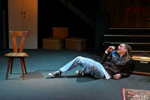 Jacek Bała podczas pr&oacute;by monodramu &bdquo;Dream, czyli jak nie zostałem Kurtem Cobainem&rdquo; w Teatrze Miejskim 