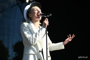 Koncert poprzedziło dzielnicowe spKoncert Teatru Muzycznego &bdquo;Zaczęło się od morza!&rdquo; dla mieszkańc&oacute;w Gdyni (fot. Michał Puszczewicz/gdynia.pl) otkanie (fot. Michał Puszczewicz/gdynia.pl) 