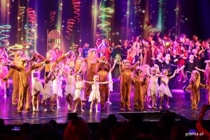 Koncert „Sekrety Zimowego Wiatru” w wykonaniu młodzieży z gdyńskiego MDK'u na scenie Teatru Muzycznego w Gdyni (fot. Katarzyna Balcerzak)