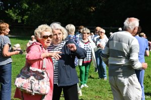 Seniorzy na pikniku na Polance Redłowskiej