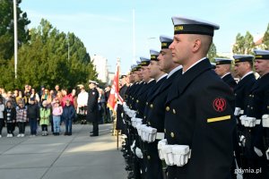 Marynarze stoją w szeregu podczas uroczystości z okazji 83. rocznicy utworzenia Polskiego Państwa Podziemnego // fot. Magdalena Czernek