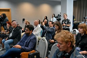 Uczestnicy konferencji prasowej zapowiadającej 51. Festiwal Polskich Film&oacute;w Fabularnych, kt&oacute;ra odbyła się w Hotelu Mercure 
