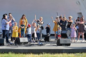Rodzinna zabawa w muszli na placu Grunwaldzkim w ramach koncertu otwarcia na Święto Morza // fot. Michał Puszczewicz