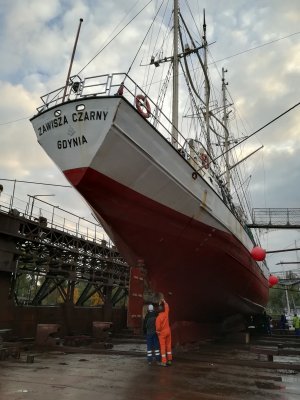 „Zawisza Czarny” w doku szczecińskiej stoczni // fot. Weronika Nadzikiewicz