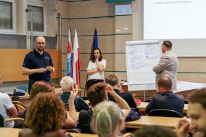 Szczeg&oacute;ły dotyczące wniosk&oacute;w ze spotkania, a także z całego przebiegu konsultacji zostaną uwzględnione w raporcie końcowym, kt&oacute;ry będzie podstawą do dalszych decyzji dotyczących działań ograniczających hałas uliczny w Gdyni (fot. LIS)