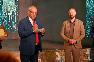Adam Wika-Czarnowski &ndash; starszy cechu z Cechu Rzemiosła i Przedsiębiorczości w Gdyni oraz Mieczysław Lejkowski &ndash; dyrektor Centrum Kształcenia Zawodowego i Ustawicznego nr 2 w Gdyni podczas uroczystości z okazji 10-lecia CKZiU nr 2 