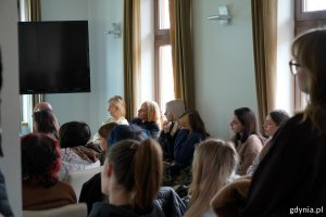 Spotkanie Jacka Piątka, plastyka miasta z nauczycielami i uczniami Państwowego Liceum Sztuk Plastycznych w Gdyni