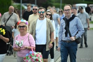 Parada podczas Święta ulicy Strzelc&oacute;w, na zdjęciu m.in radny Gdyni Jakub Ubych 
