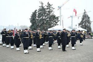 Orkiestra Reprezentacyjna Marynarki Wojennej podczas oficjalnych uroczystości z okazji 100. rocznicy nadania Gdyni praw miejskich