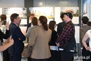 Na zdjęciu m.in wiceprezydent Gdyni Maciej Zielonka oraz radny miasta Gdyni Jakub Żynis (fot. Zofia Marczak)
