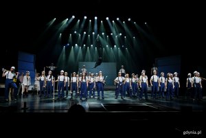 Zdjęcie z pr&oacute;by koncertu sylwestrowego &bdquo;Muzyczny swojemu miastu na 100-lecie&rdquo;. Scena zbiorowa 