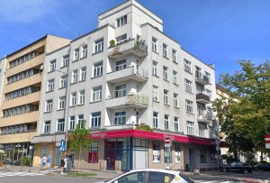 Widok od strony skrzyżowania ul. Żeromskiego i Skweru Kościuszki