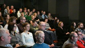 Uczestnicy IX. Forum Samopomocy siedzą na widowni Konsulatu Kultury w Gdyni
