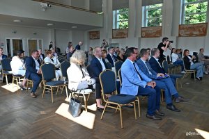 Uczestnicy spotkania w sali Niebo Polskie Urzędu Marszałkowskiego Województwa Pomorskiego