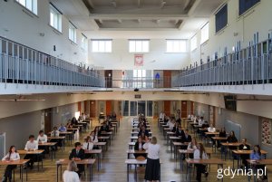 Uczniowie X Liceum Ogólnokształcącego, którzy podeszli w tym roku do egzaminu dojrzałości (fot. Magdalena Starnawska)