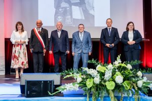 Bohaterowie Sierpnia '80 odebrali wyr&oacute;żnienia (fot. Karol Stańczak)