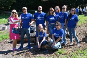 Wolontariusze LSEG Foundation z Bożeną Zglińską, dyrektorką CAS