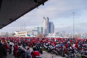 Przejazd przez Gdynię w ramach 23. edycji akcji &bdquo;Mikołaje na motocyklach&rdquo; (fot. Paweł Budziński)