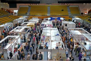 Stoiska i uczestnicy Targ&oacute;w Książki w Polsat Plus Arenie Gdynia 