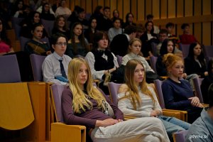 Uczestnicy konferencji „Głos młodych: sprawczość, prawa, przyszłość” zgromadzeni w Pomorskim Parku Naukowo-Technologicznym