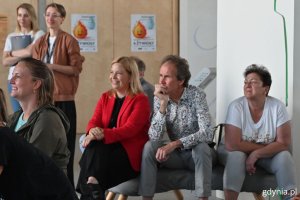 Na zdjęciu (od lewej): wiceprezydentka Gdyni Oktawia Gorzeńska, pomysłodawca wystawy Krzysztof Horodecki (fot. Magdalena Starnawska)