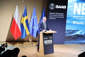 Gości sympozjum NERDS powitał wiceprezes i szef działu okręt&oacute;w nawodnych w Saab Kockums AB Daniel Oscarsson