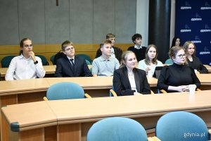 Nowo wybrani radni Młodzieżowej Rady Miasta (fot. Michał Puszczewicz)