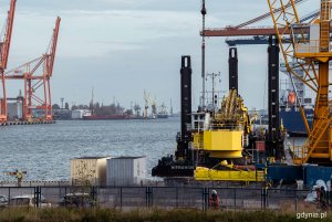 Wewnętrzny akwen Portu Gdynia - to tutaj głębokość maksymalna ma wzrosnąć do 16 metrów, co pozwoli na zawinięcia większych jednostek, fot. Kamil Złoch