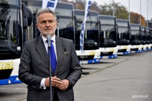 55 nowoczesnych i ekologicznych autobusów trafiło do Gdyni. Na zdjęciu: prezydent Gdyni - Wojciech Szczurek // fot. Paweł Kukla