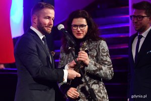 Gala finałowa Pomorskie Sztormy. Na zdjęciu Ryszard Świlski, Aleksandra Dulkiewicz i Michał Glaser// fot. Michał Puszczewicz