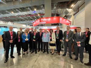 Otwarcie pawilonu polskiego na Smart City Summit & Expo Taipei 2026 z udziałem ministra Michała Jarosa, ministra Jacka Karnowskiego i Lecha Wałęsy (fot. mat. prasowe UM)