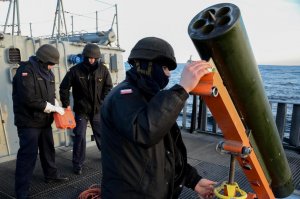 Transport pod parasolem - działania Okrętowej Grupy Zadaniowej // fot. kmdr ppor. Radosław Pioch