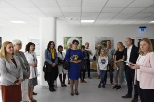 Wernisaż pełen nadziei. Na zdjęciu: uczestnicy projektu, prezes Zarządu Szpitali Pomorskich Jolanta Sobierańska-Grenda, Joanna Zielińska, przewodnicząca Rady Miasta Gdyni, Anna Melki, dyrektor Gdyńskiego Centrum Zdrowia, Bartosz Bartoszewicz, wiceprezydent Gdyni ds.jakości życia. // fot. Michał Kowalski