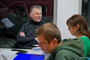 Piotr Frąckowiak i Maciej Chmielarz &ndash; członkowie Rady ds. Mężczyzn oraz Katarzyna Kulesza &ndash; kierowniczka Działu Wsparcia Sieci Bibliotecznej Biblioteki Gdynia podczas IV posiedzenia Rady ds. Mężczyzn 