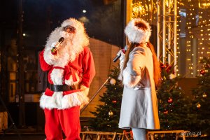 Gdyńskie mikołajki w muszli koncertowej na placu Grunwaldzkim (fot. Kamil Złoch)